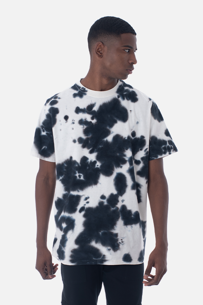 camiseta tie dye preta e laranja