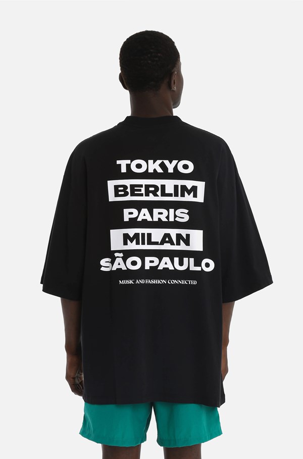 Camiseta Oversized Vntg Cities Preta