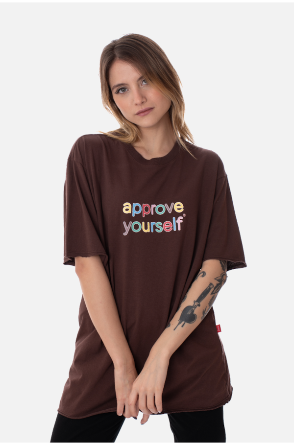 Camiseta Regular Approve Yourself Comic Marrom