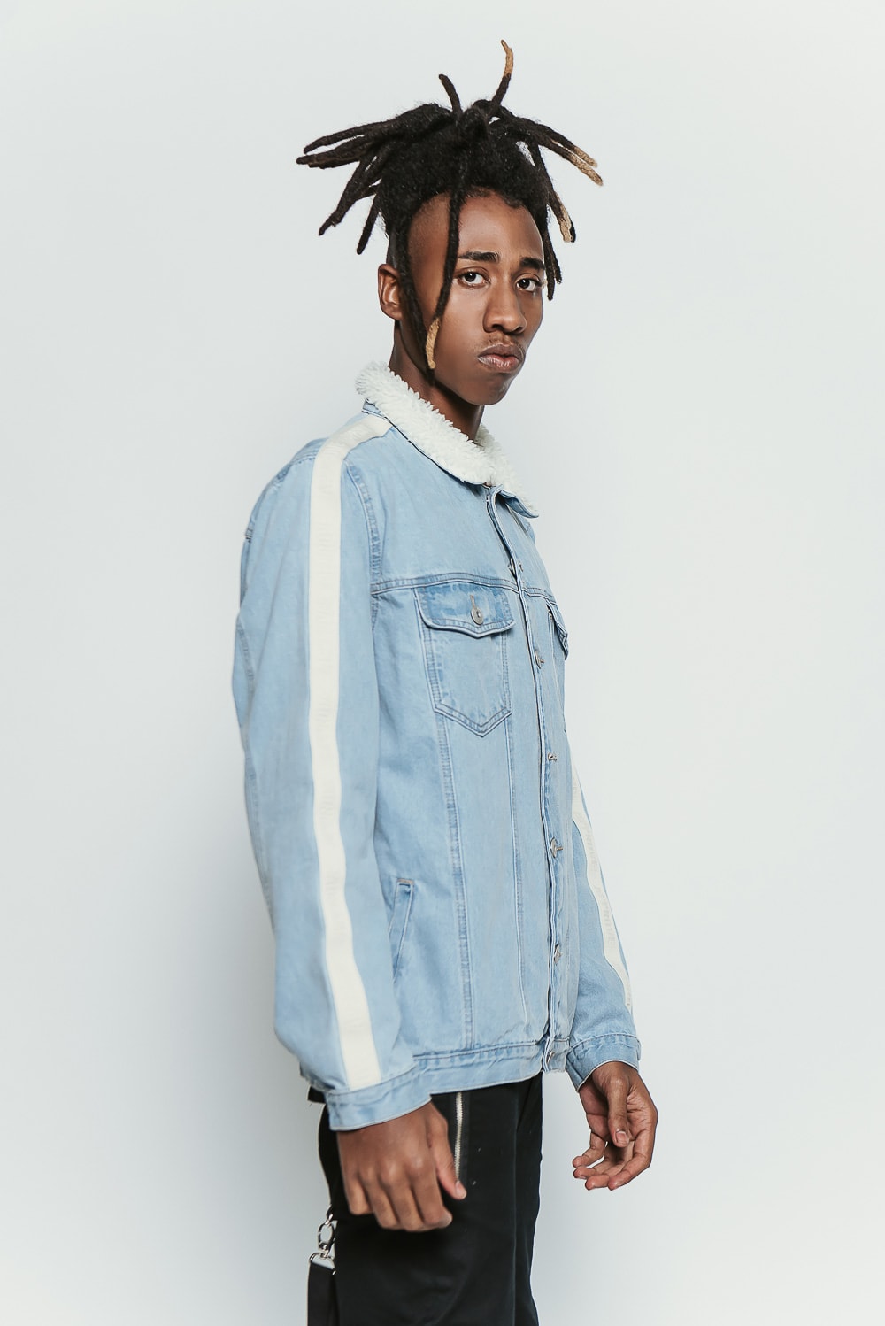 jaqueta jeans com listra